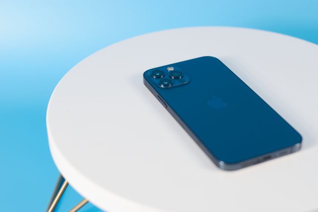 modrý iPhone